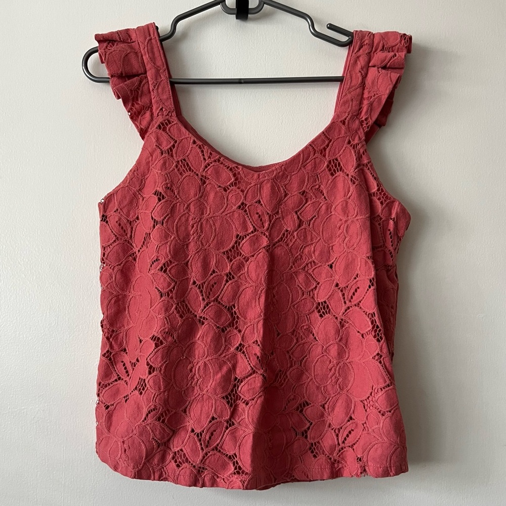 Sleeveless Pink Floral Lace Blouse with Ruffle Detail